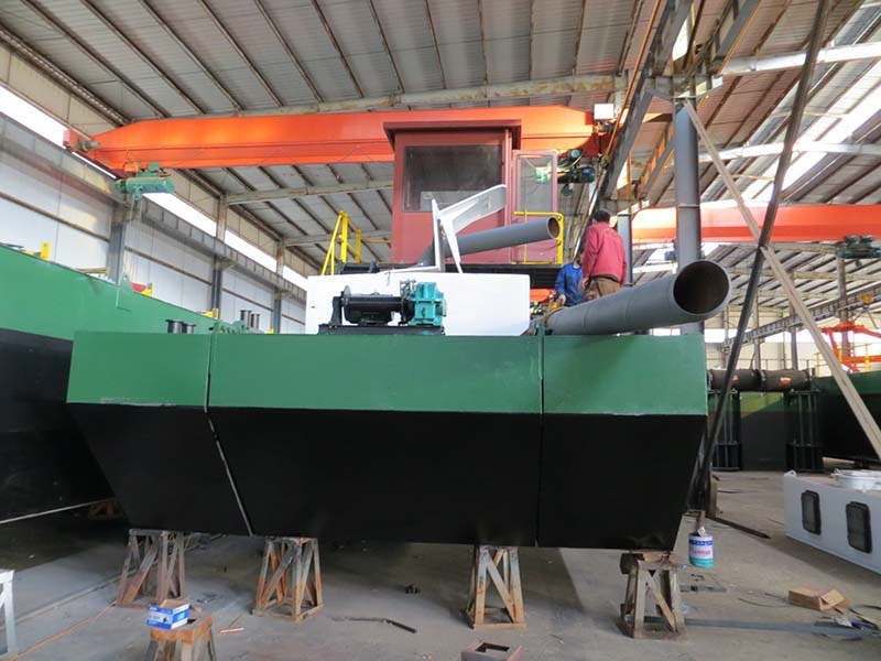 Suction sand suction ship